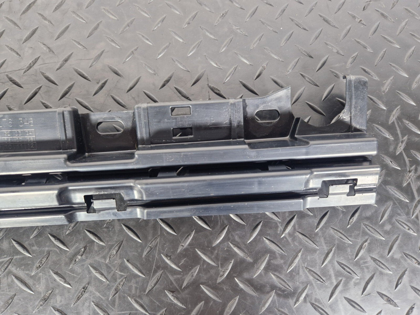 11-18 BMW 6 SERIES F06 SIDESKIRT BRACKET FRONT DRIVER RIGHT SIDE 7276348