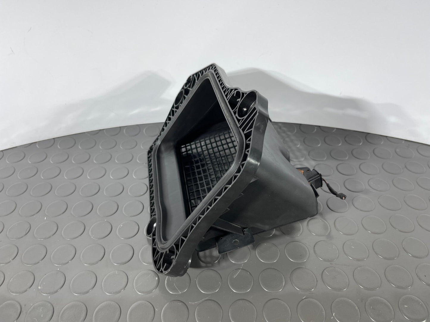 16-19 AUDI A4 B9 ESTATE GENUINE FRONT AIR INTAKE DUCT VENT 8W2819904A