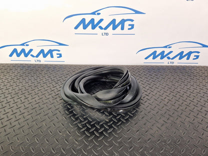 14-21 MERCEDES BENZ C220d W205 FRONT DOOR LEFT SIDE RUBBER SEAL A2056970051