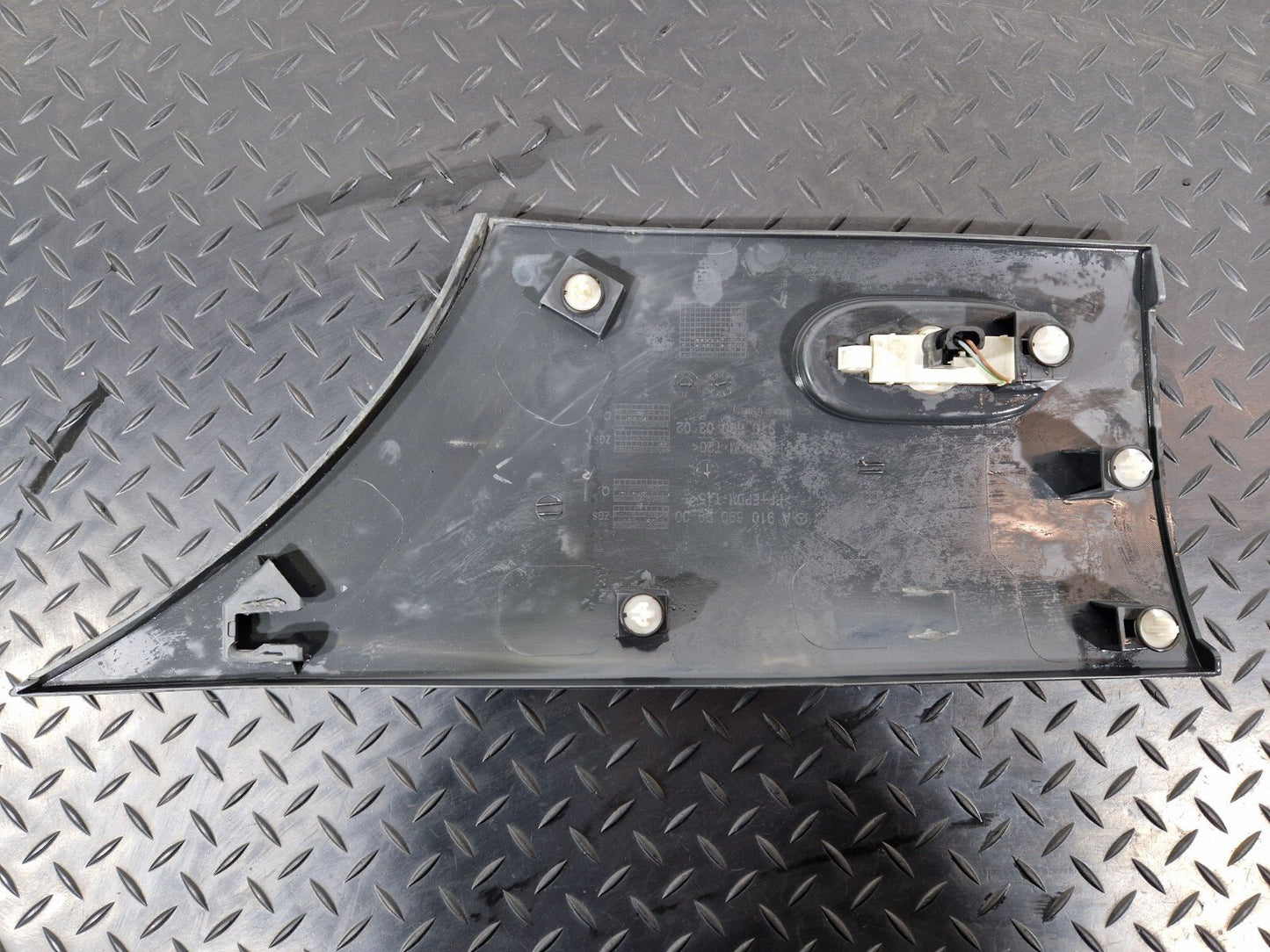 18-ON MERCEDES BENZ SPRINTER W907 W910 REAR LEFT BODY SIDE TRIM A9106909900