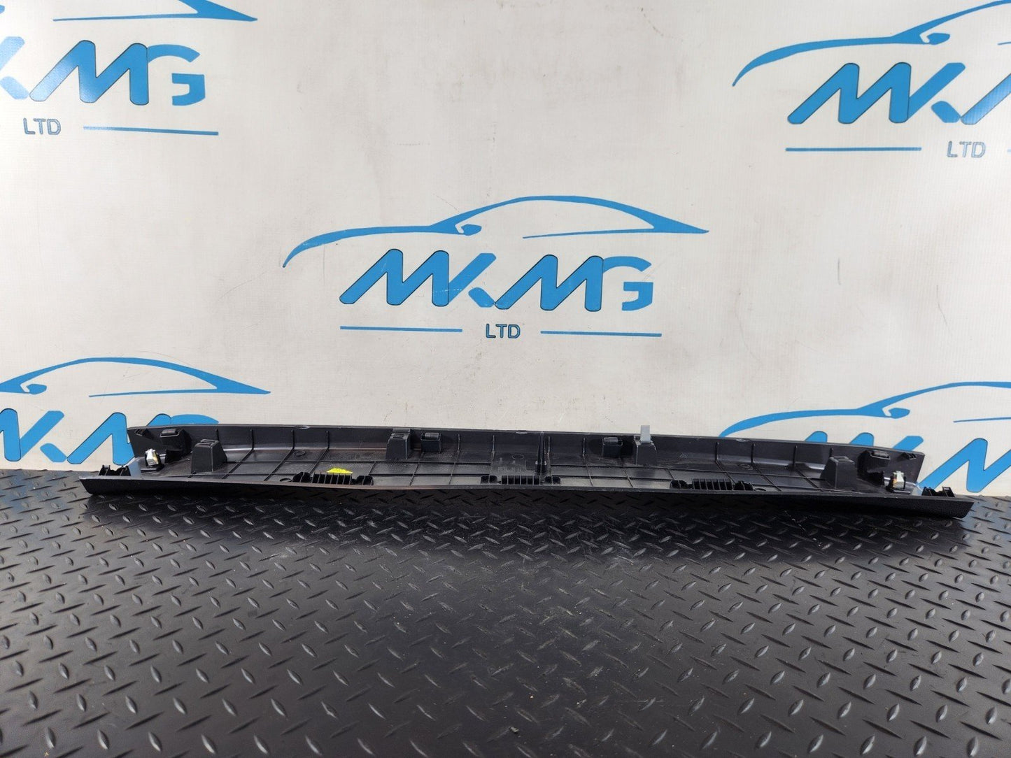 16-20 AUDI Q7 4M GENUINE TAILGATE UPPER COVER TRIM PANEL 4M0867606