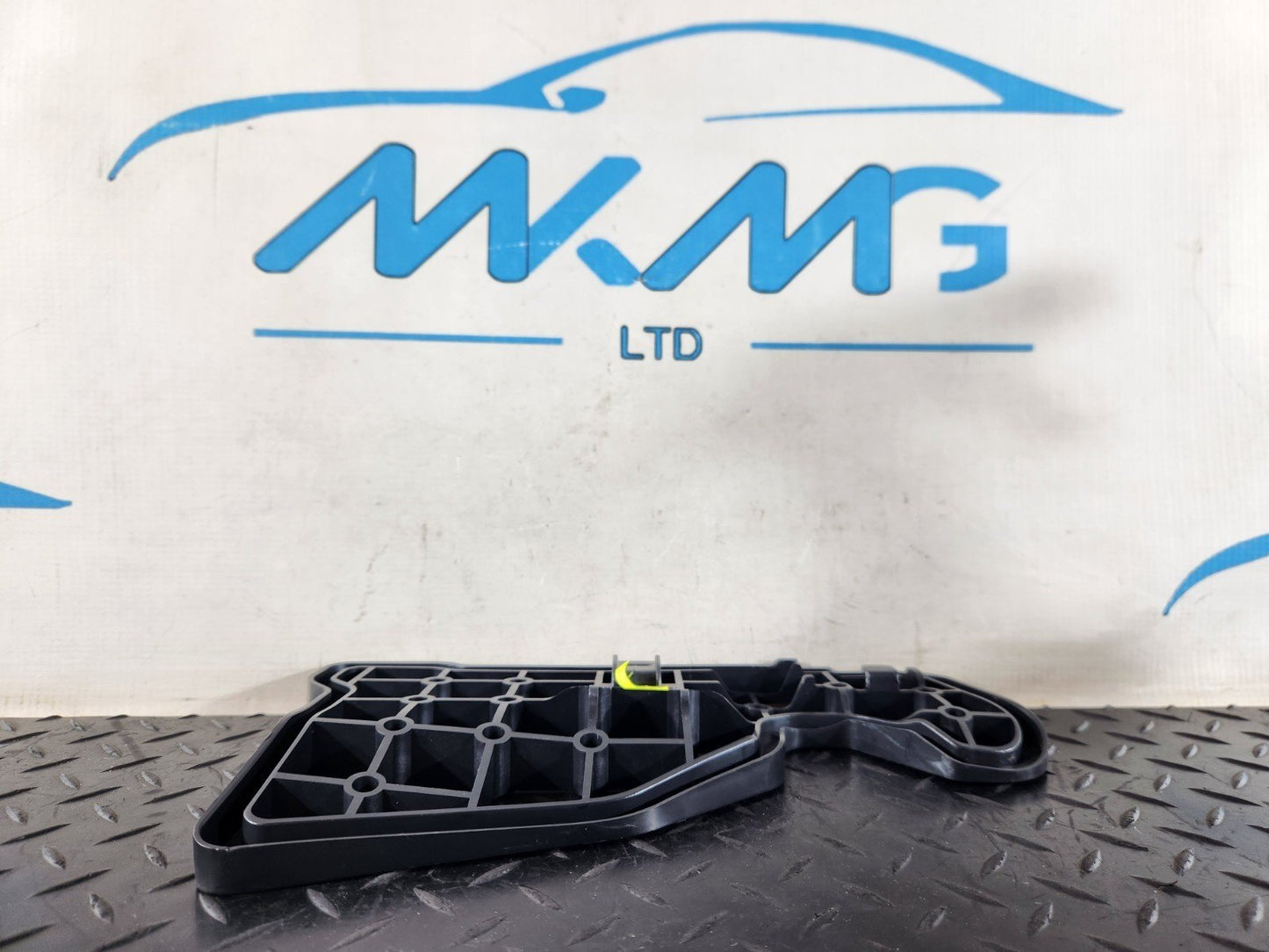 16-20 AUDI Q7 4M GENUINE INTERIOR SUPPORT 4M0864471