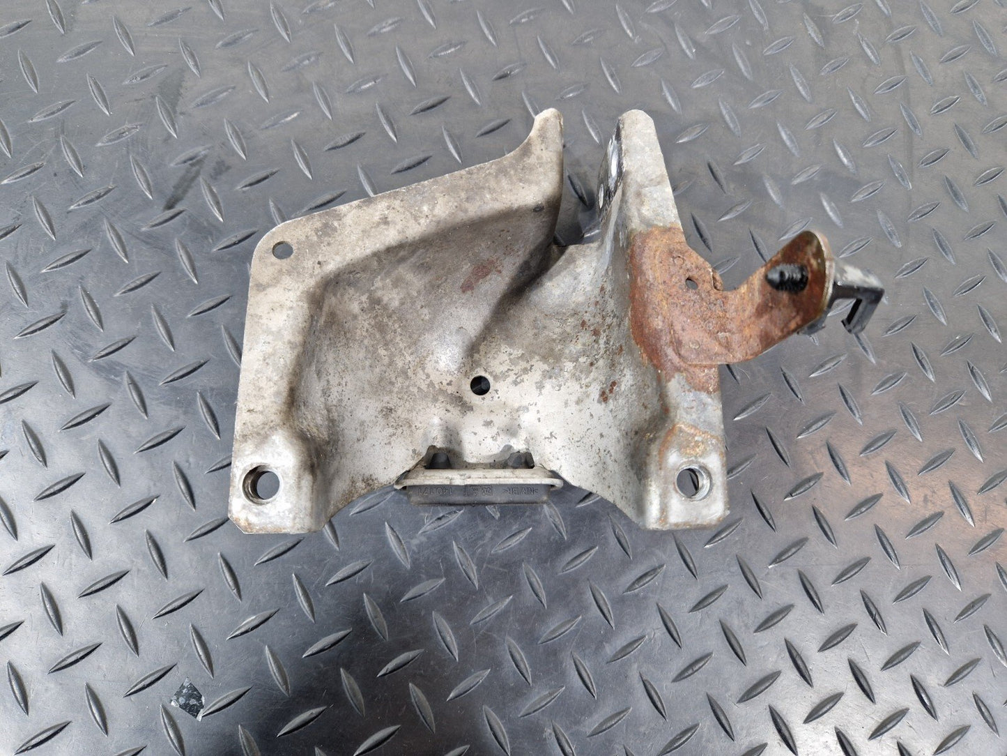 12-17 AUDI S5 CONVERTIBLE ENGINE MOUNT BRACKET 8K0399059F