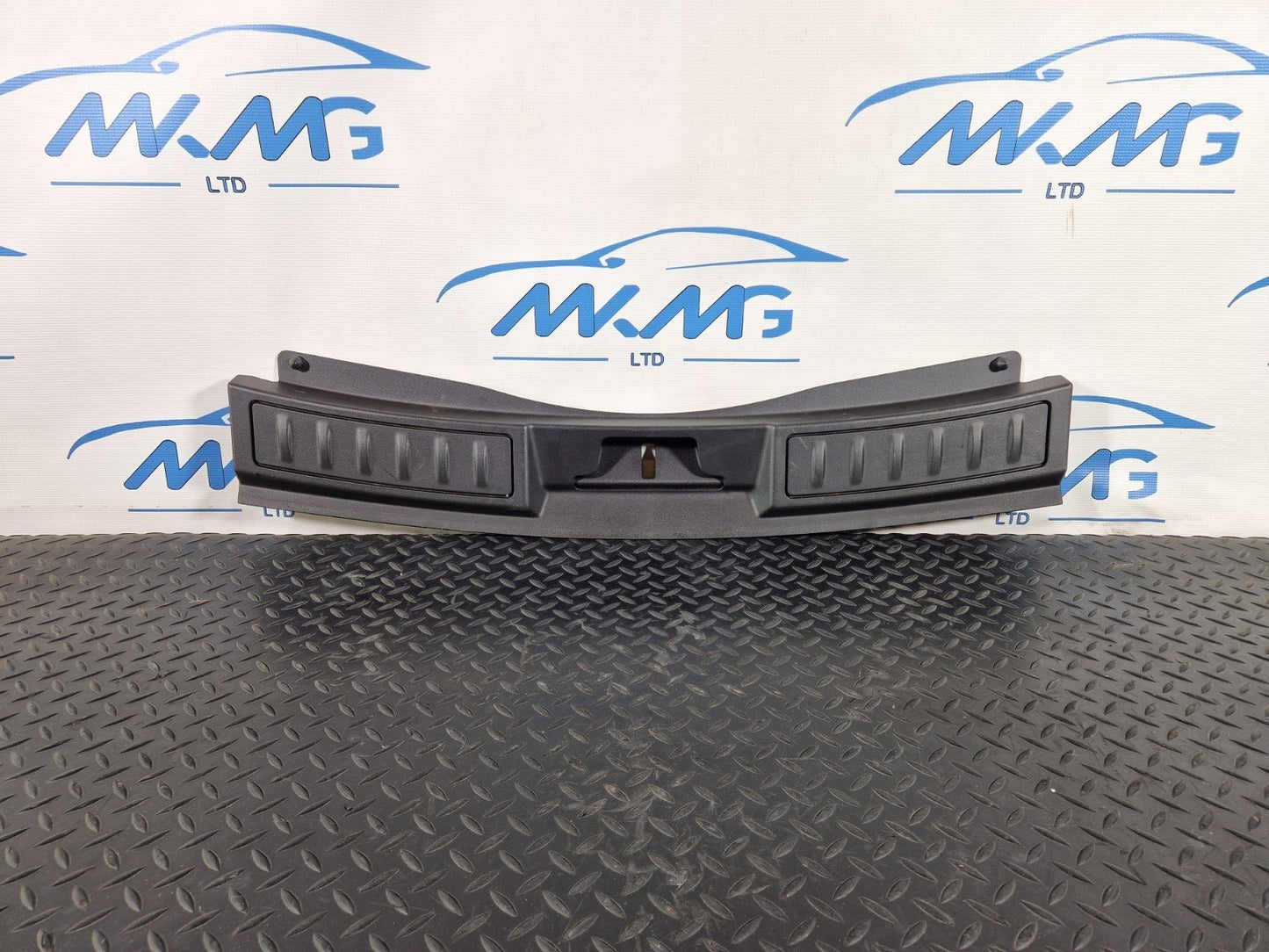 19-ON RANGE ROVER EVOQUE L551 GENUINE TAILGATE LANDING PANEL COVER K8D2113A10
