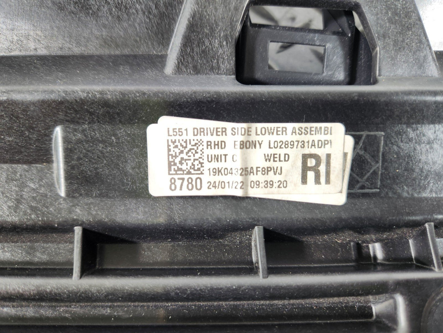19-ON RANGE ROVER EVOQUE L551 GENUINE RIGHT O/S KNEE PANEL COVER K8D2-04325-AF