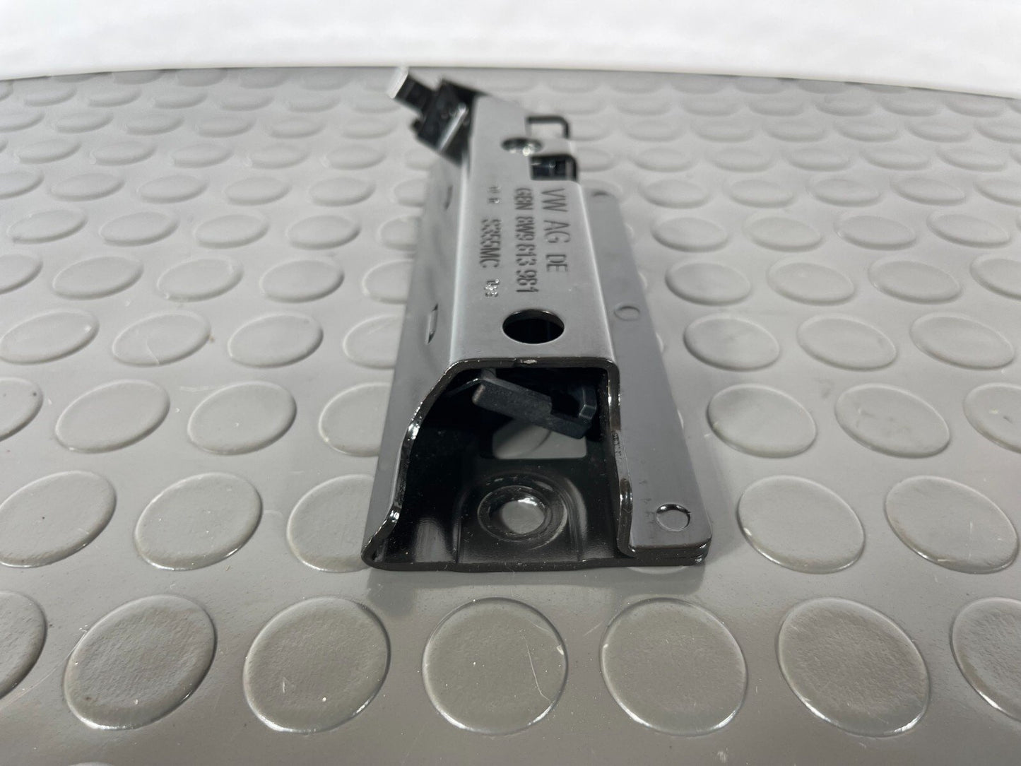 16-19 AUDI A4 B9 SALOON GENUINE MOUNTING FOR TIE-DOWN EYE 8W9813981