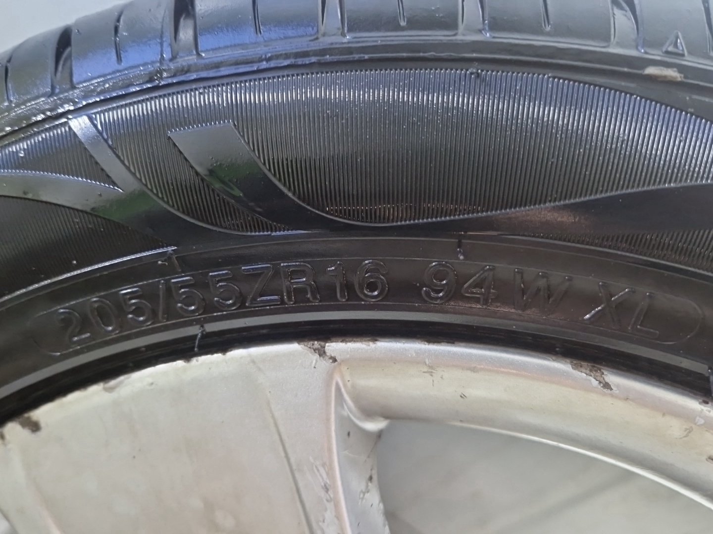 Skoda Octavia MK2 FL - 1Z 16" Alloy Wheel with Tyre ~5mm 205/55/16 1Z0601025T