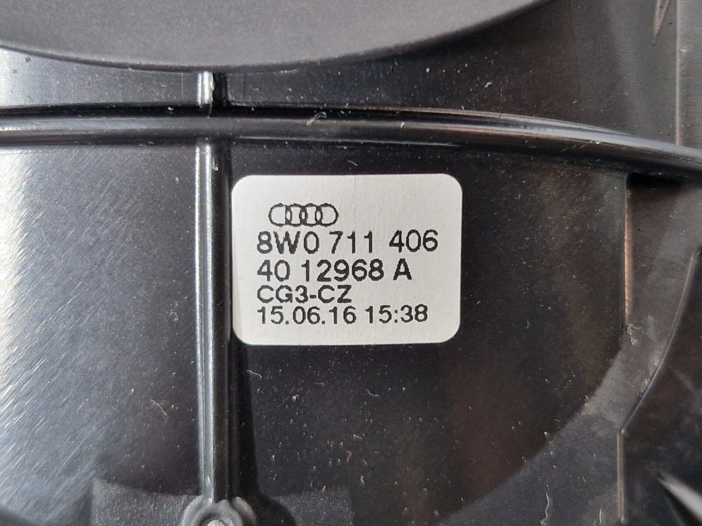 16-19 AUDI A4 B9 AVANT ULTRA SE GENUINE GEARSTICK RUBBER SEAL TRIM 8W0711406