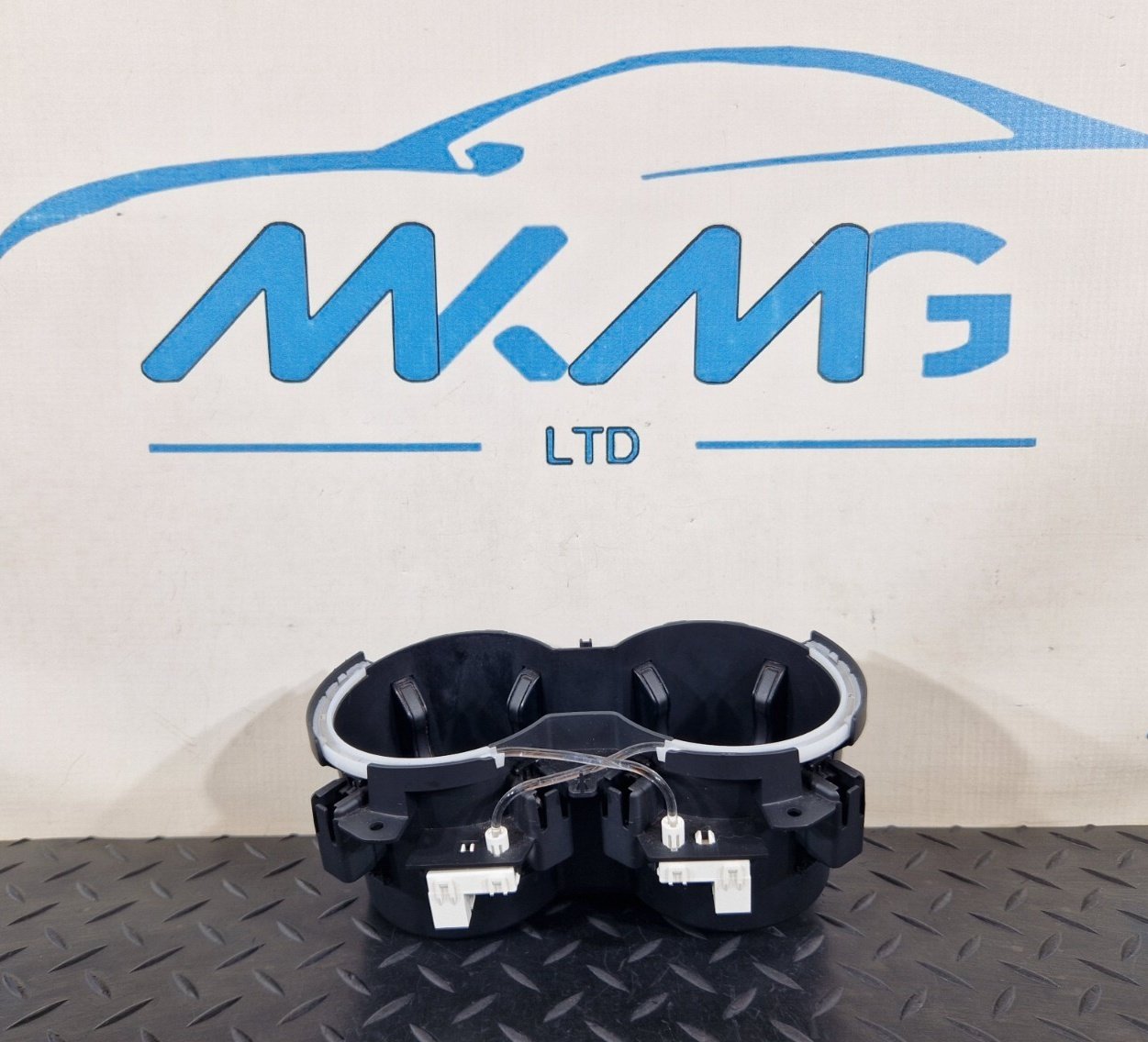 16-19 AUDI A4 B9 GENUINE OEM TWIN DOUBLE ILLUMINATED CUP HOLDER TRIM 8W0862533A
