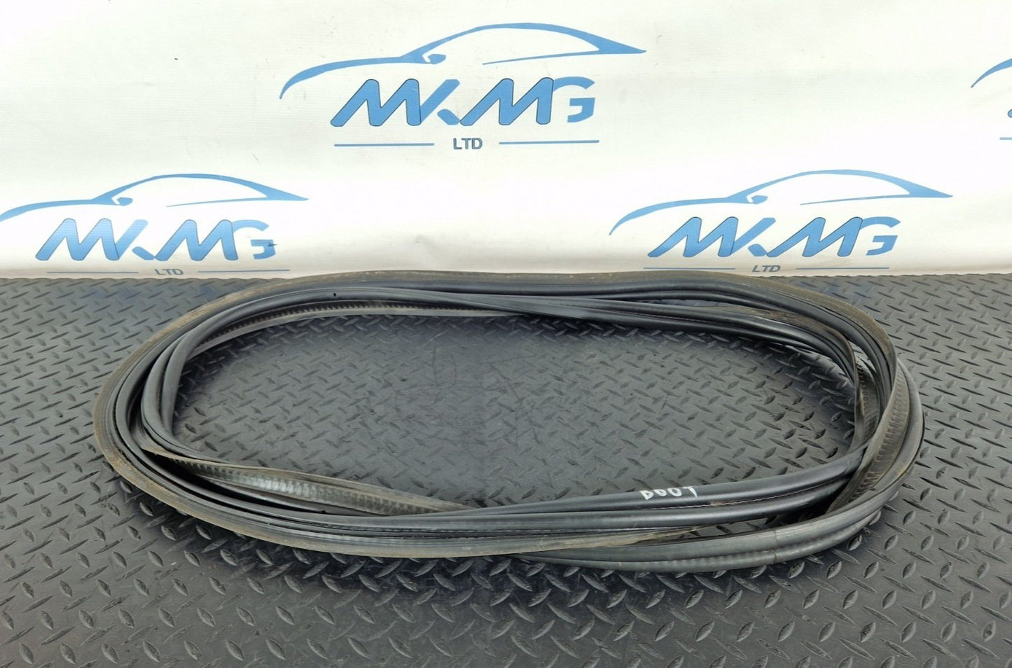 11-19 MERCEDES BENZ ML W166 TAILGATE BOOTLID RUBBER SEAL A1667400178