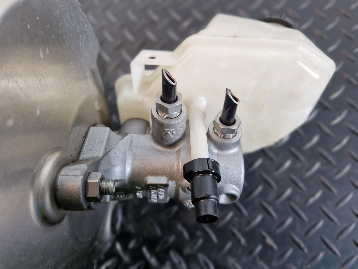 RANGE ROVER EVOQUE L551 2.0 DIESEL BRAKE MASTER CYLINDER AND SERVO K8D2-2B195-AB