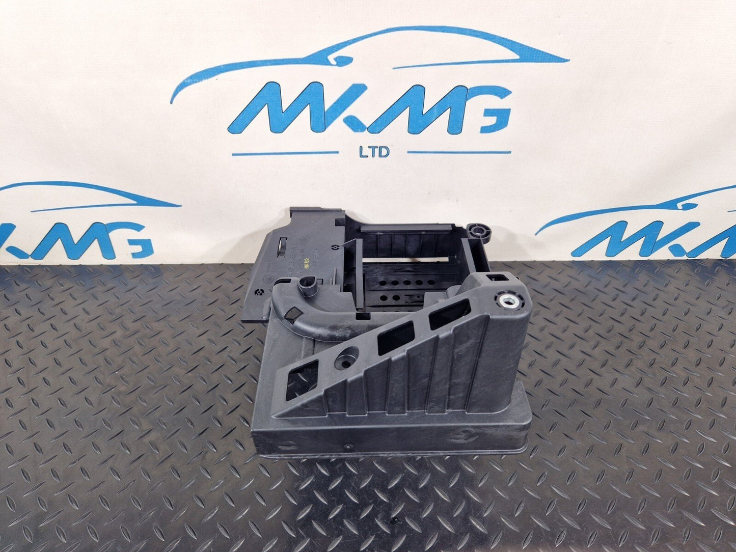 14-21 MERCEDES BENZ W205 GENUINE CD CHANGER ECU HOLDER BRACKET MOUNT A2055458900