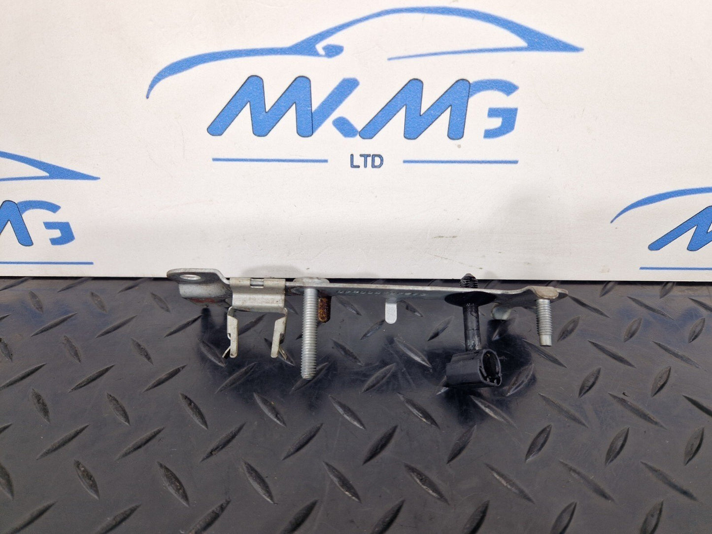 14-20 MERCEDES BENZ GLA X156 EXHAUST PRESSURE SENSOR HOLDING BRACKET A2464900840