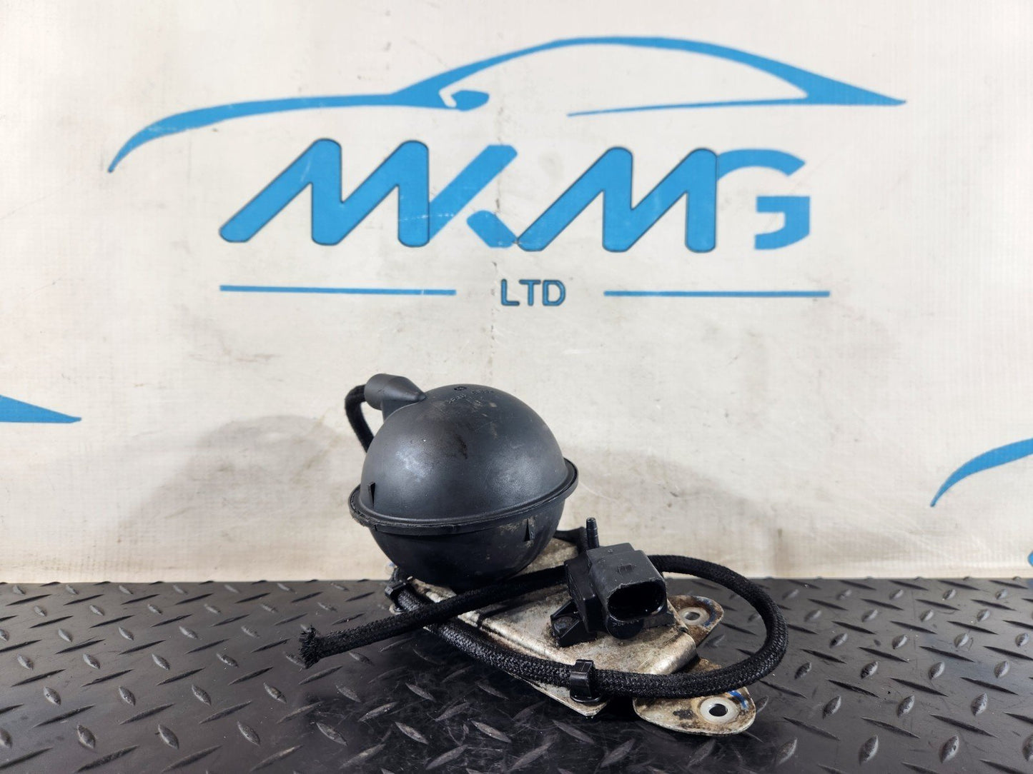 10-15 AUDI Q7 4L GENUINE ENGINE MOUNT SOLENOID VALVE 7L8199253A