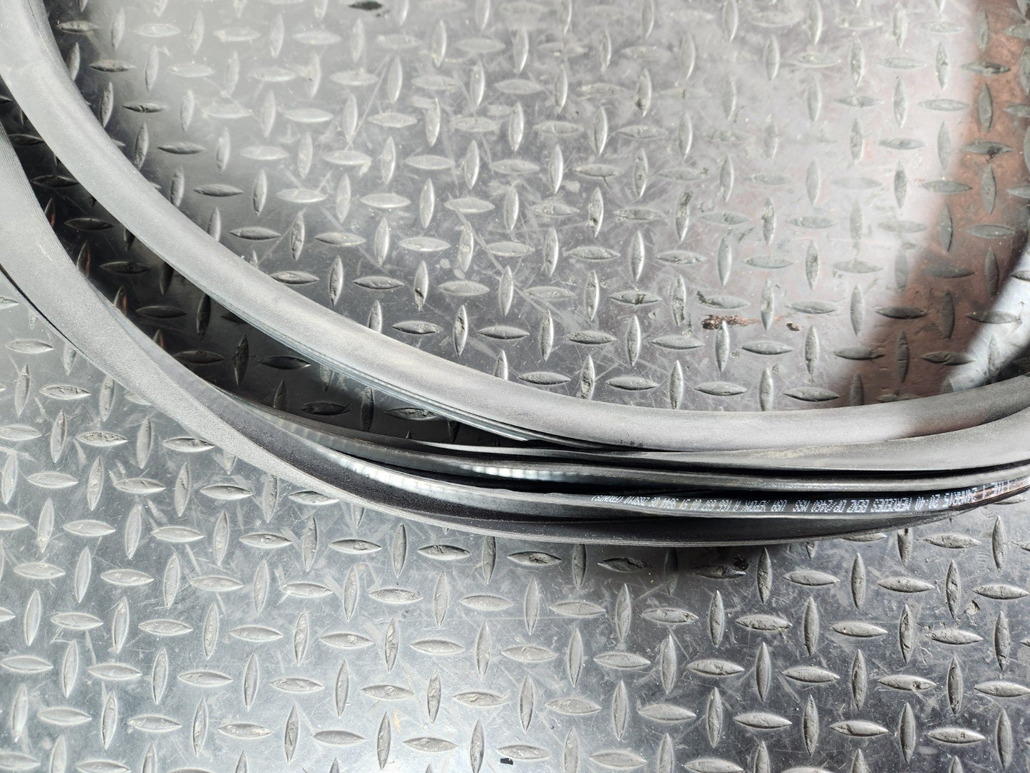 11-19 MERCEDES ML W166 OEM FRONT LEFT OR RIGHT SIDE DOOR RUBBER SEAL A1666970051