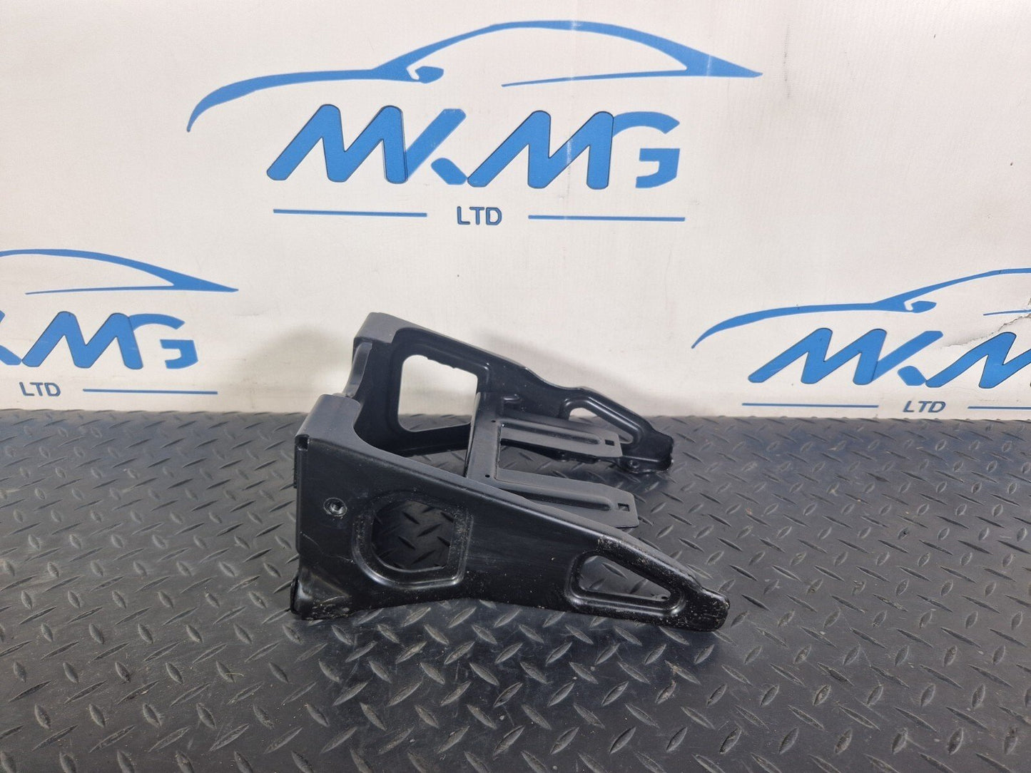19-ON MERCEDES BENZ A CLA C118 W177 ENGINE BAY SUPPORT BRACKET A2475452601