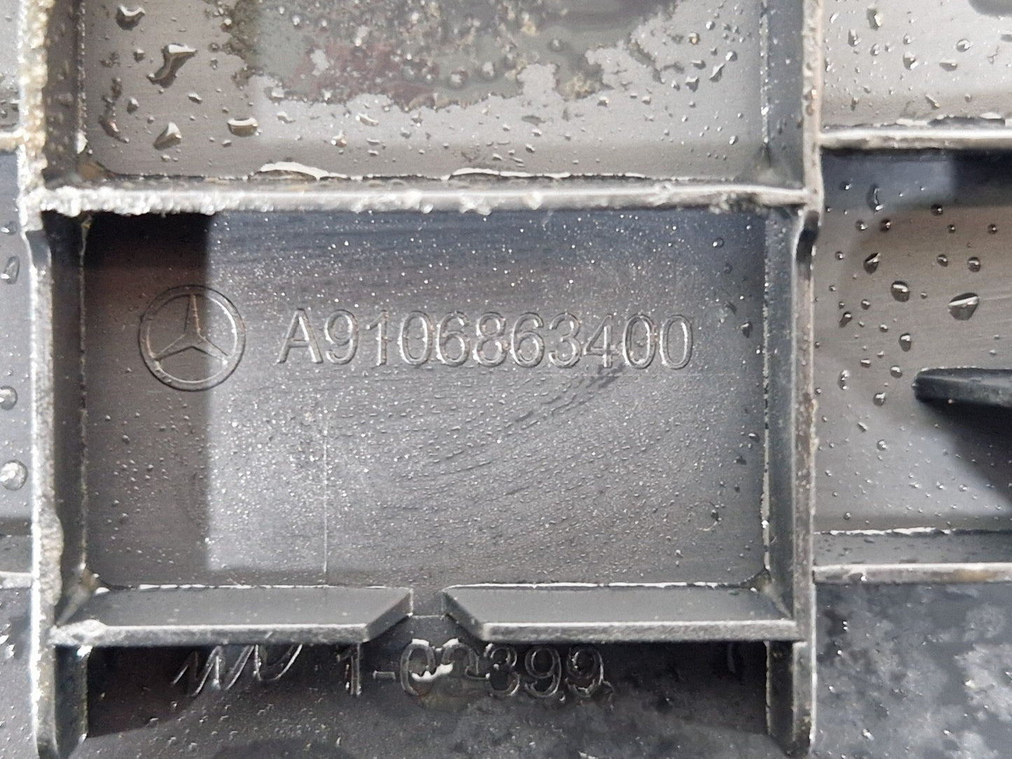 18ON MERCEDES BENZ SPRINTER W907 W910 FRONT RIGHT DOOR ENTRANCE TRIM A9106863400