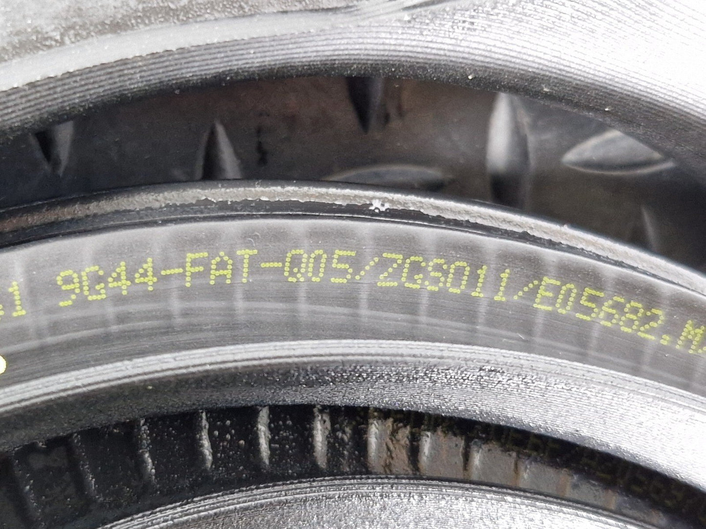 14-21 MERCEDES BENZ C220d W205 FRONT DOOR LEFT SIDE RUBBER SEAL A2056970051
