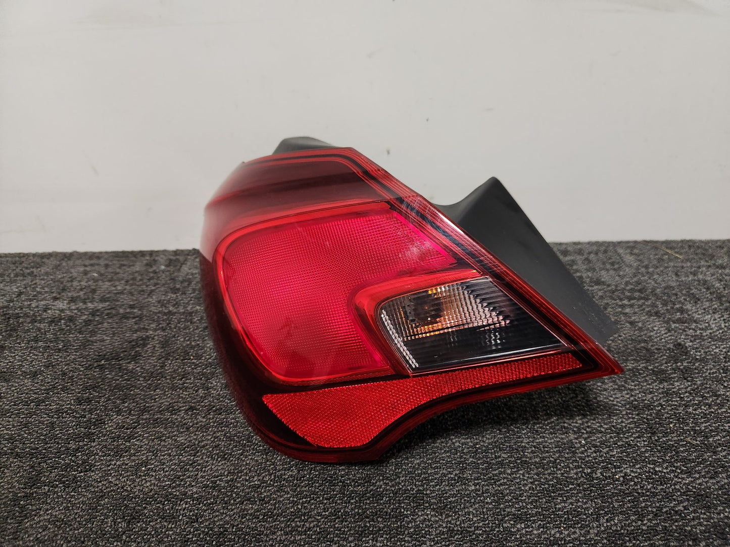 2016 Vauxhall Corsa MK4 (E)(4500) Genuine Rear Left Outer NS Tail Light 39068622