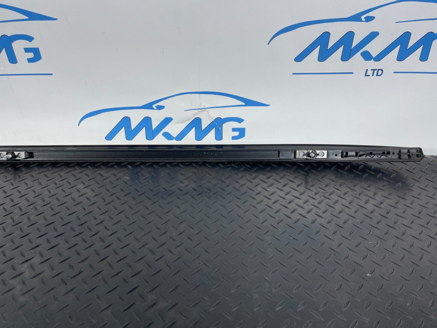 16-22 BMW X1 F48 GENUINE RIGHT O/S ROOF RAIL BLACK 7356436