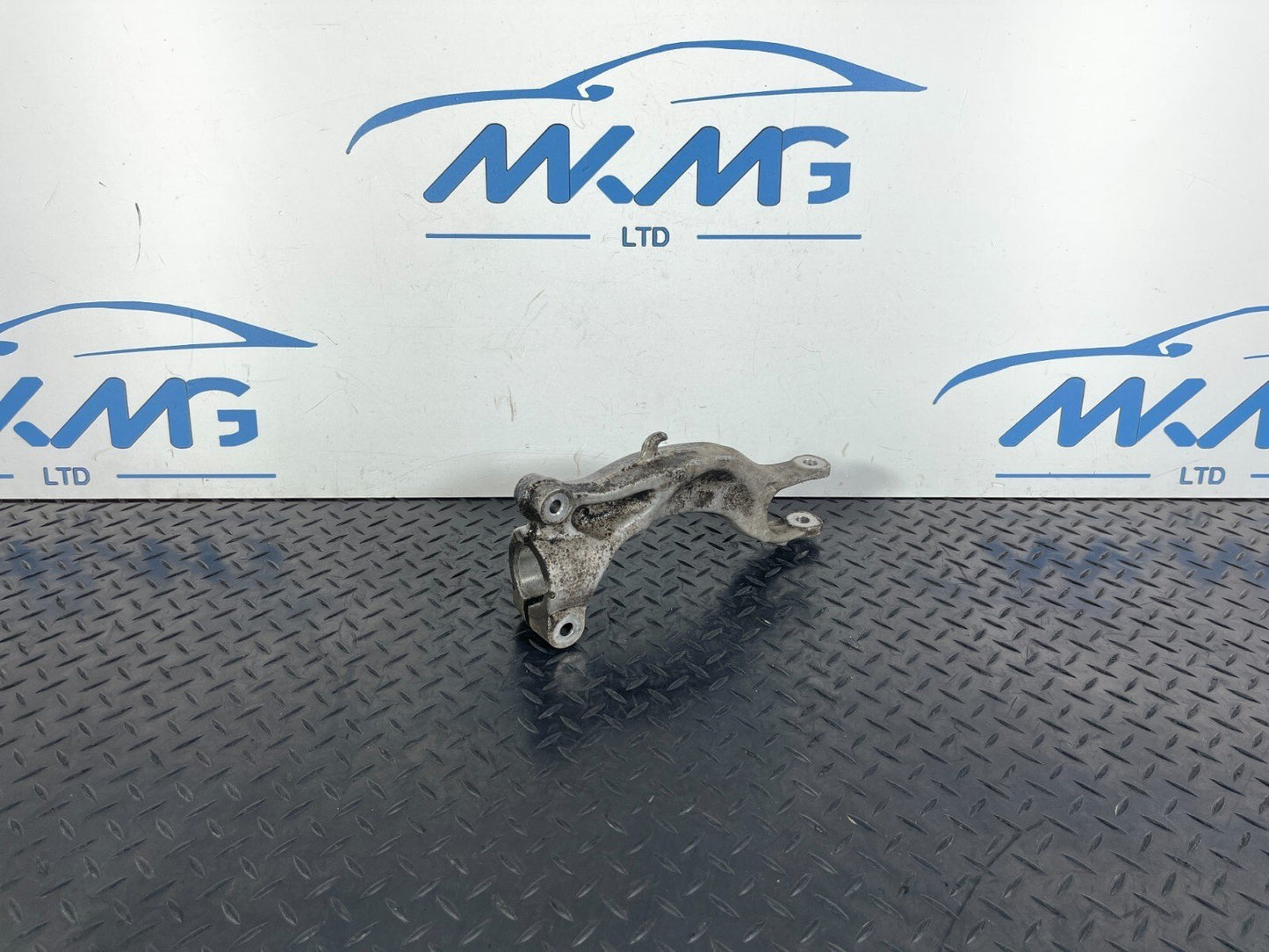 16-23 AUDI A5 F5 SPORTBACK FRONT RIGHT SIDE SUSPENSION STRUT BRACKET 8W0413038
