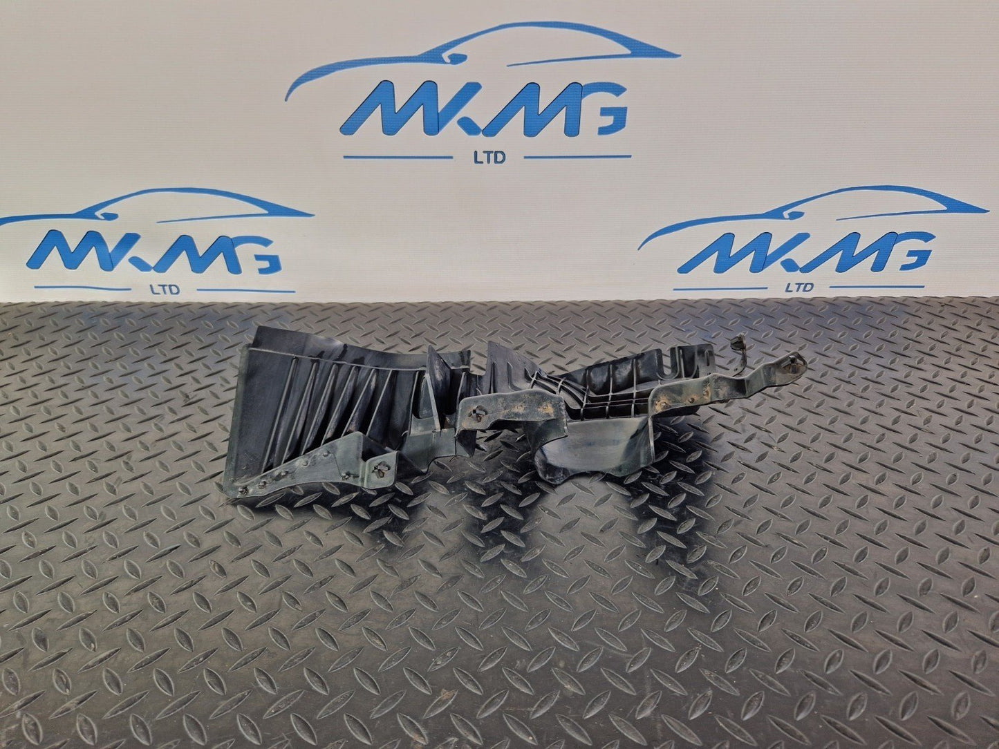 18-ON MERCEDES BENZ A CLASS W177 UNDERTRAY SUBFRAME TRIM SHIELD A2475240100