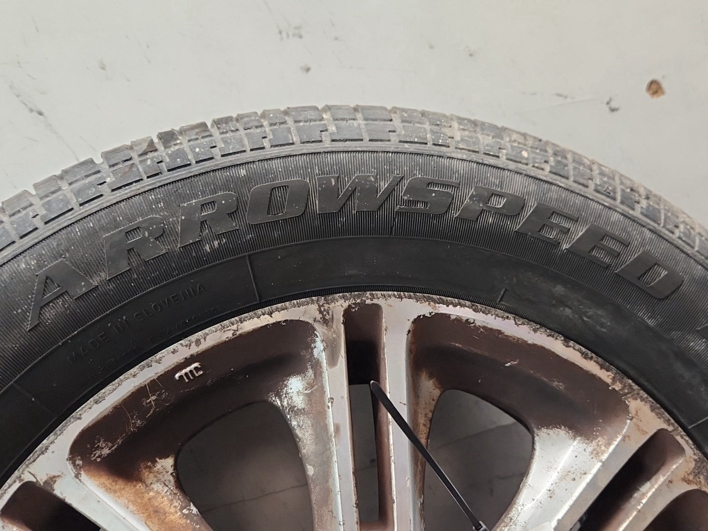 2010 Honda Insight MK2 (ZE2) 15" Alloy Wheel with Tyre 195/65/15 ~3mm
