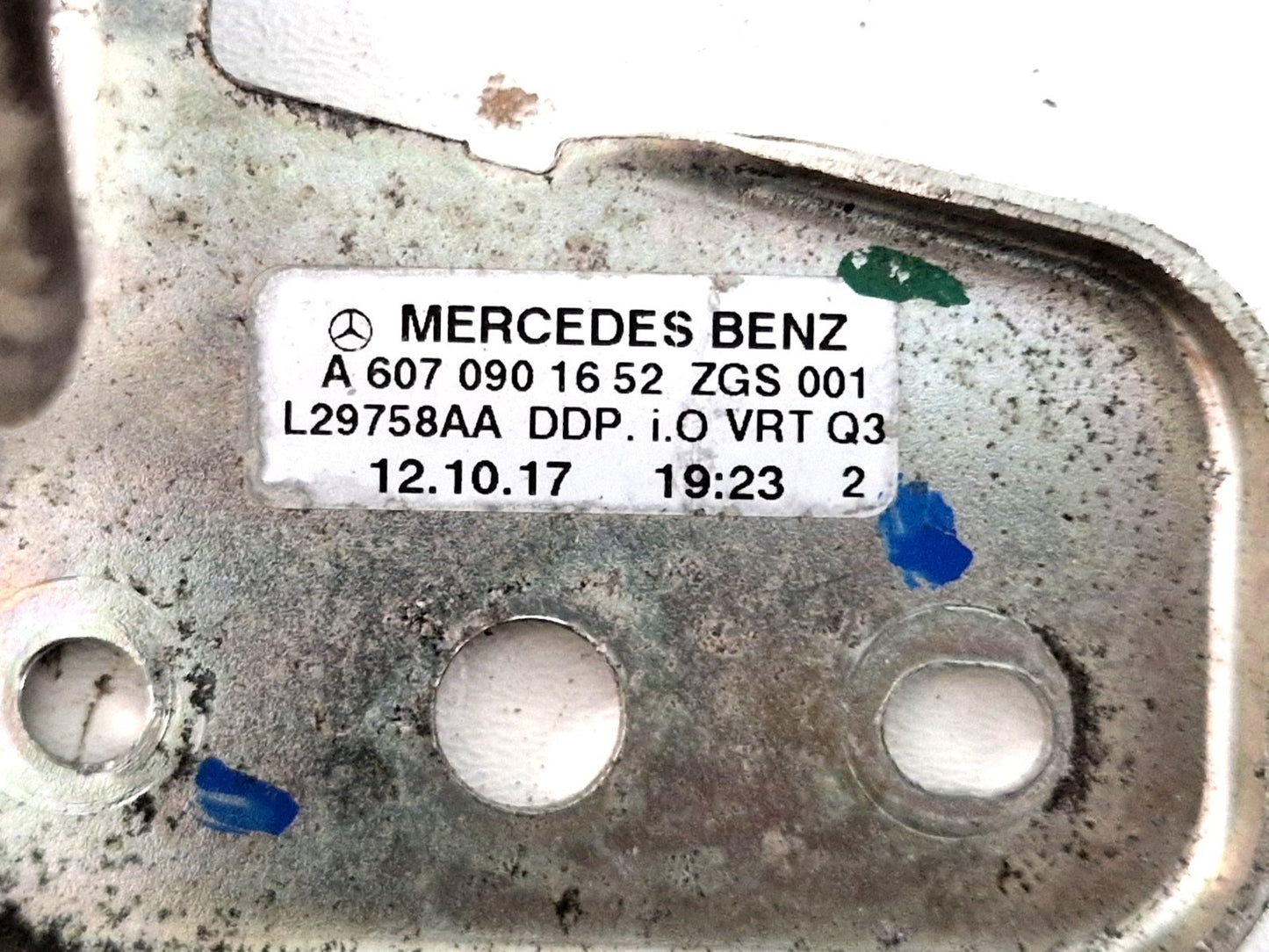 14-20 MERCEDES GLA X156 GENUINE FUEL FILTER HOUSING HOLDER BRACKET A6070901652