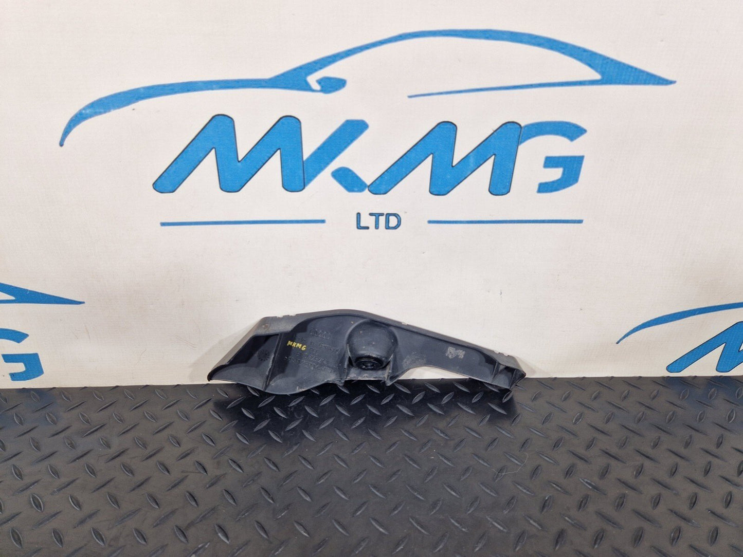 16-19 AUDI A4 B9 REAR RIGHT O/S UNDERBODY SPLASH GUARD SHIELD COVER 8W0825214
