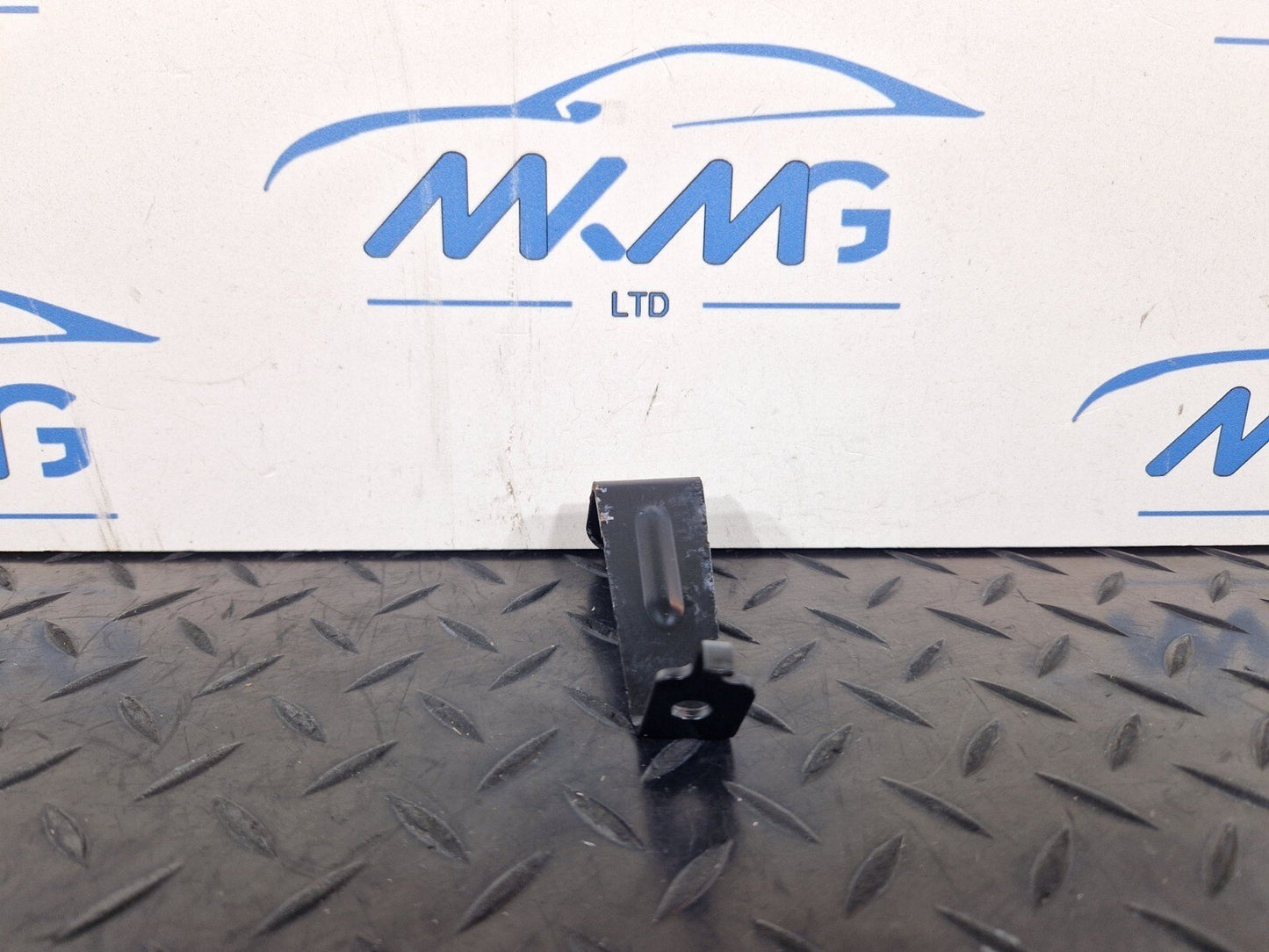 20-24 BMW 1 SERIES F40 GENUINE UNDERBODY PANELLING HOLDER BRACKET 7400890