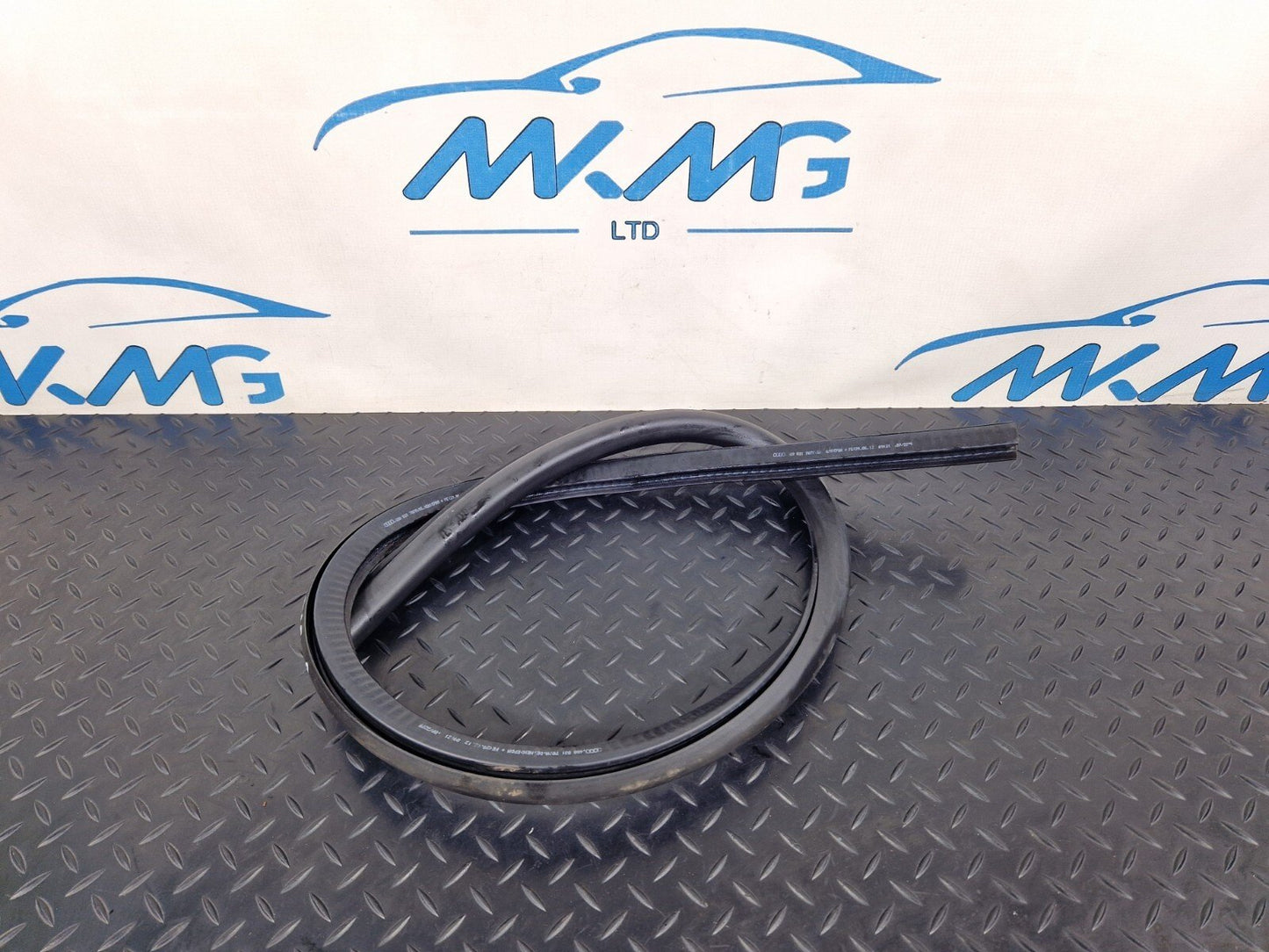 10-18 AUDI A7 4G S-LINE GENUINE FRONT LEFT NSF RUBBER WEATHER SEAL 4G8831707A