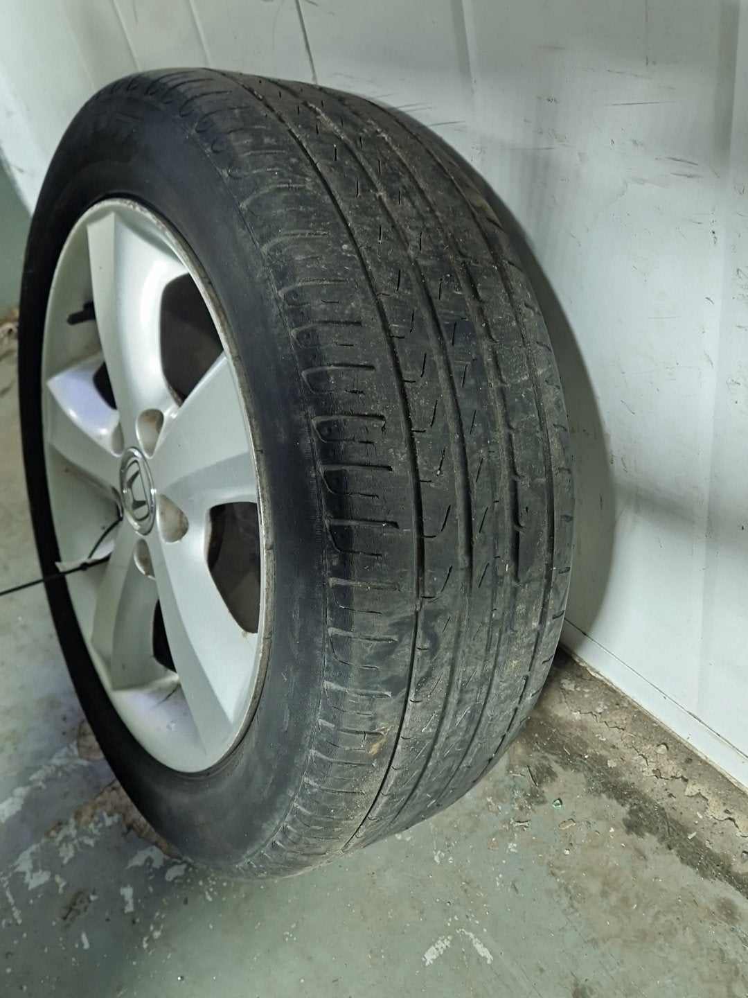 Honda FR-V MK1 (BE57) 16" Alloy Wheel with Tyre ~3mm 205/55/16