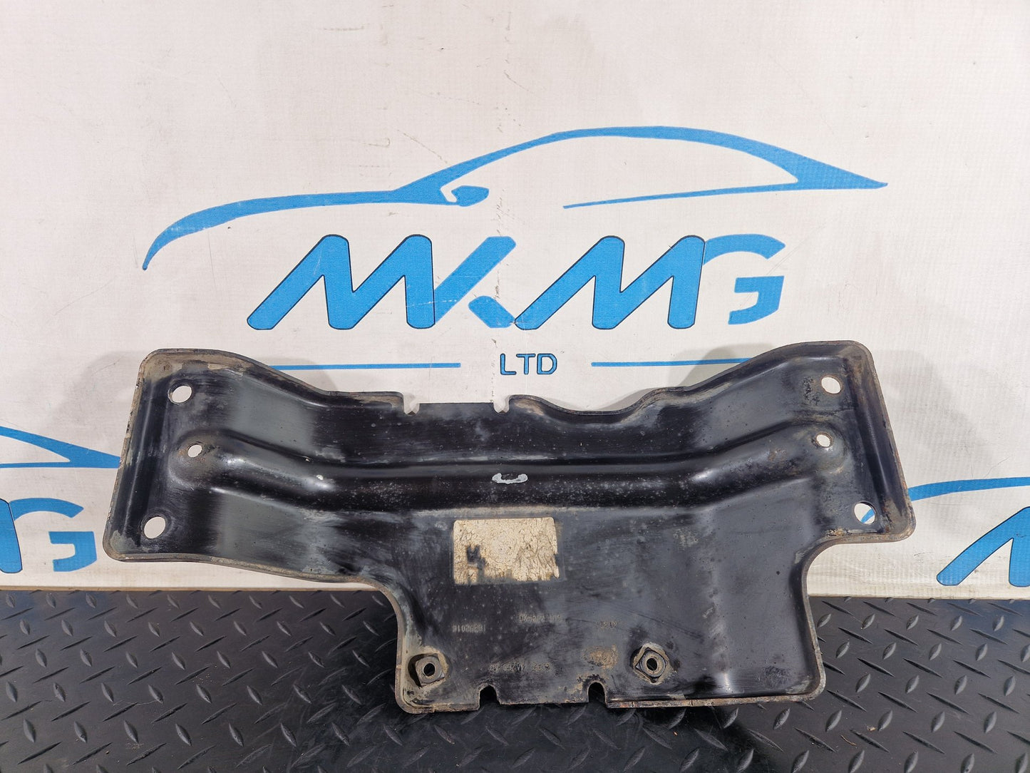 12-18 Land Rover Range Rover Evoque L538 Driveshaft Support Bracket GJ324A266AB