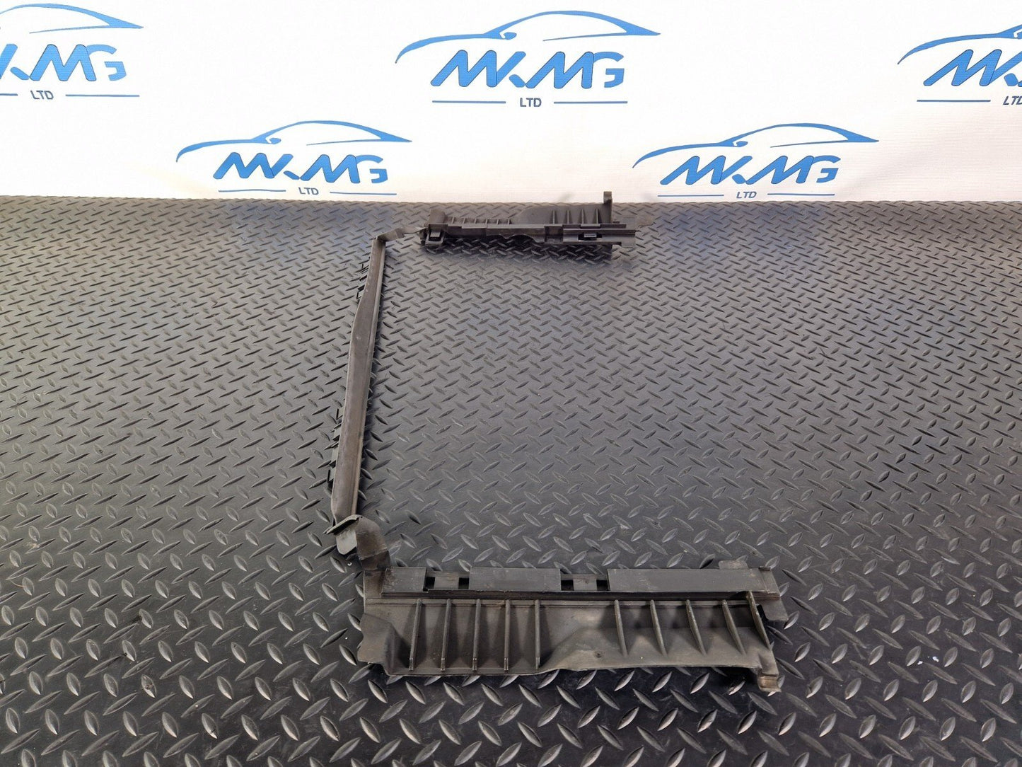 14-21 MERCEDES BENZ W205 FRONT AIR DUCT A2055050130