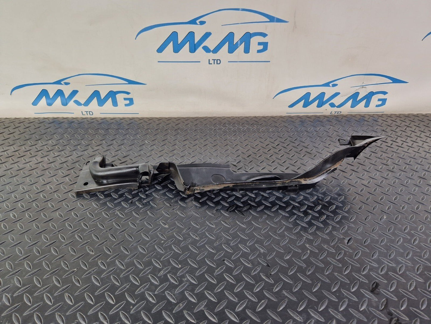 16-19 AUDI A4 B9 S-LINE GENUINE RIGHT DRIVER SIDE WING RUBBER SEAL 8W0821170