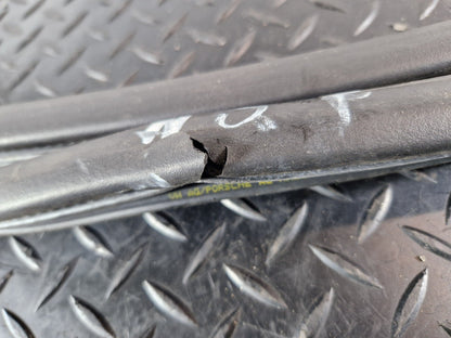 10-18 VW TOUAREG 7P GENUINE FRONT RIGHT DOOR RUBBER SEAL DAMAGED 7P0867365F