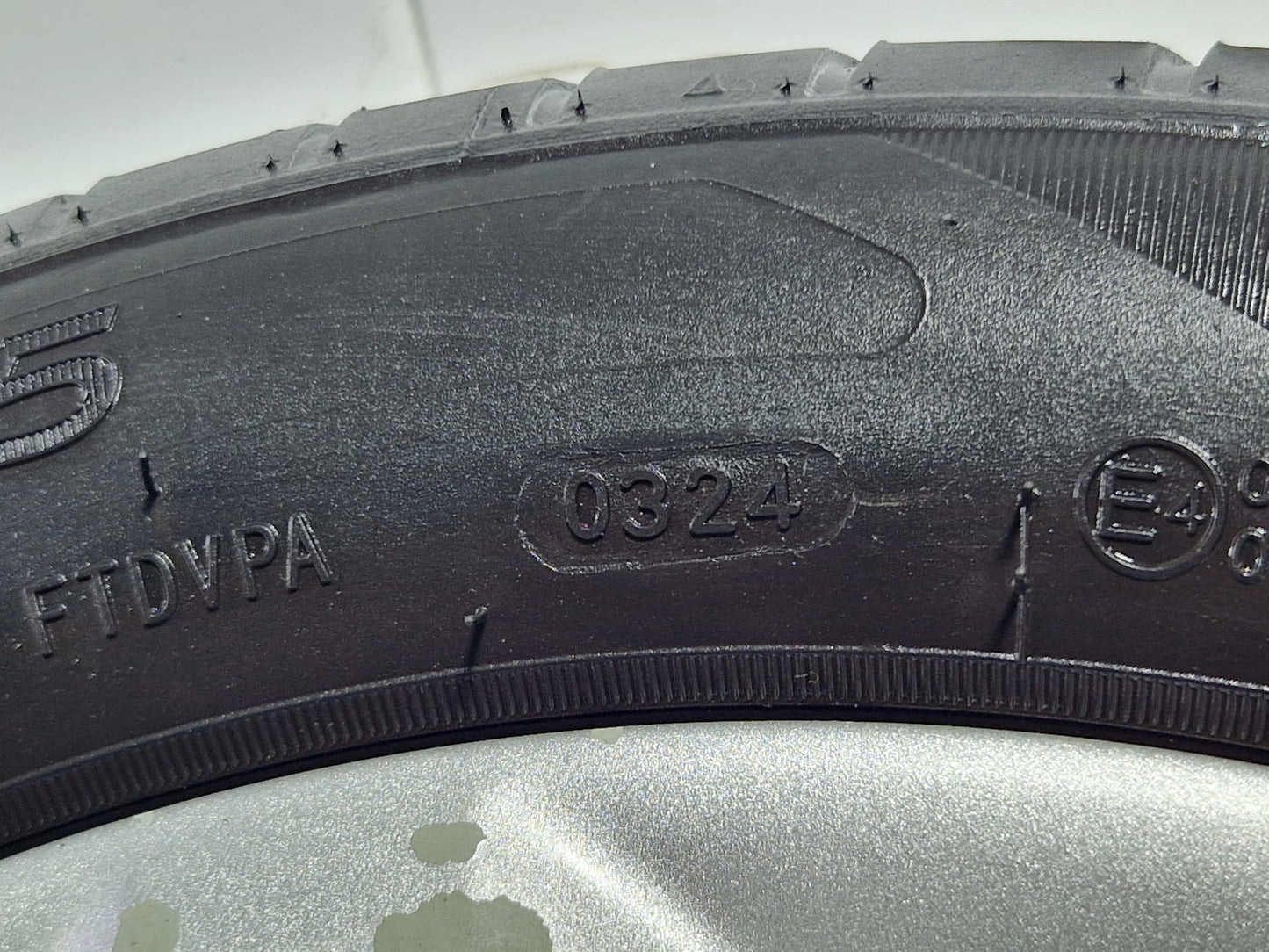 Skoda Fabia 5J 15" Alloy Wheel with Tyre 195/50/15 Genuine ~6mm