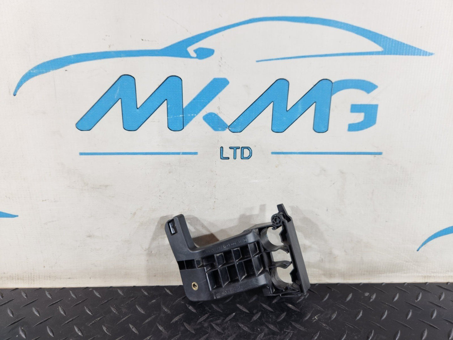 19-ON MERCEDES BENZ B CLASS W247 WATER COOLANT HOSE HOLDER A2475010020