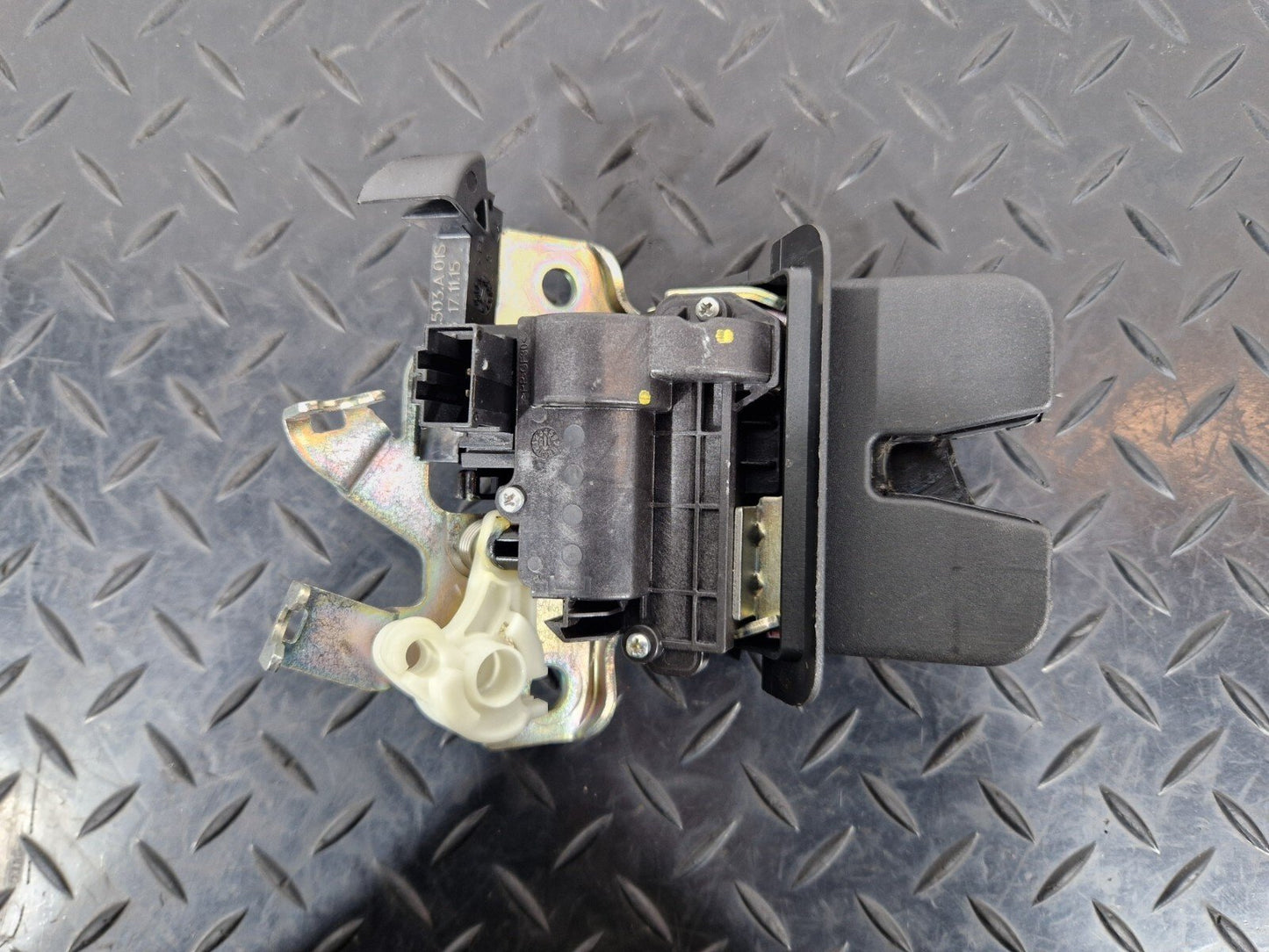 12-18 AUDI A6 C7 GENUINE TAILGATE LOCK MECHANISM OEM 3G0827503A