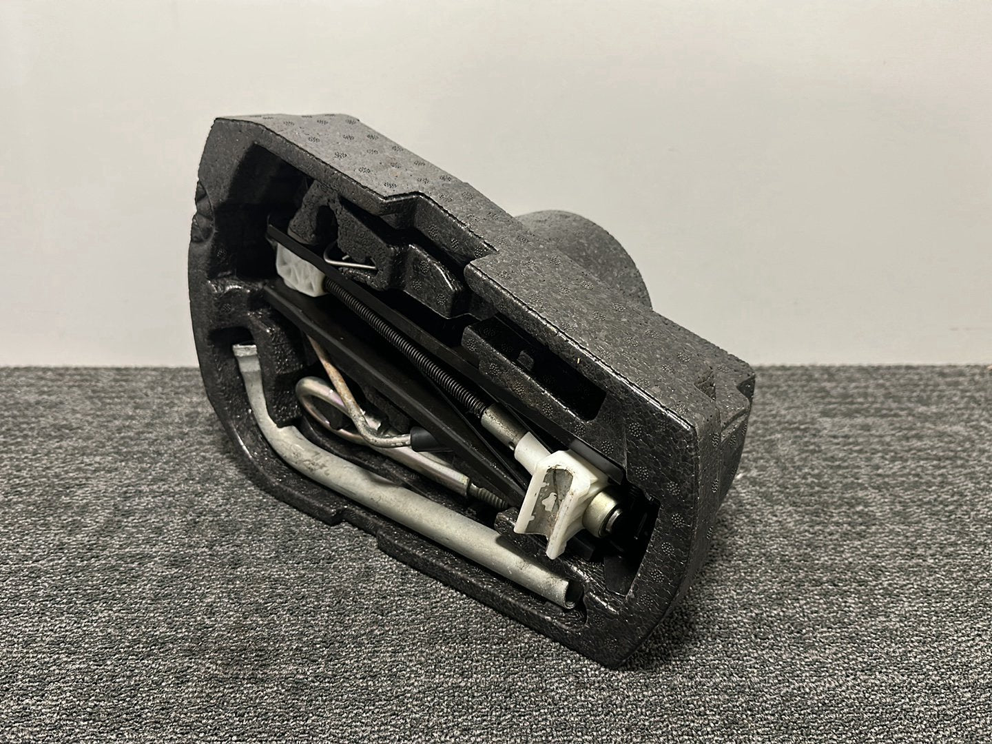 Volkswagen Polo 6R - MK5 Hatchback Genuine Jack Tool Kit 6R0011031B