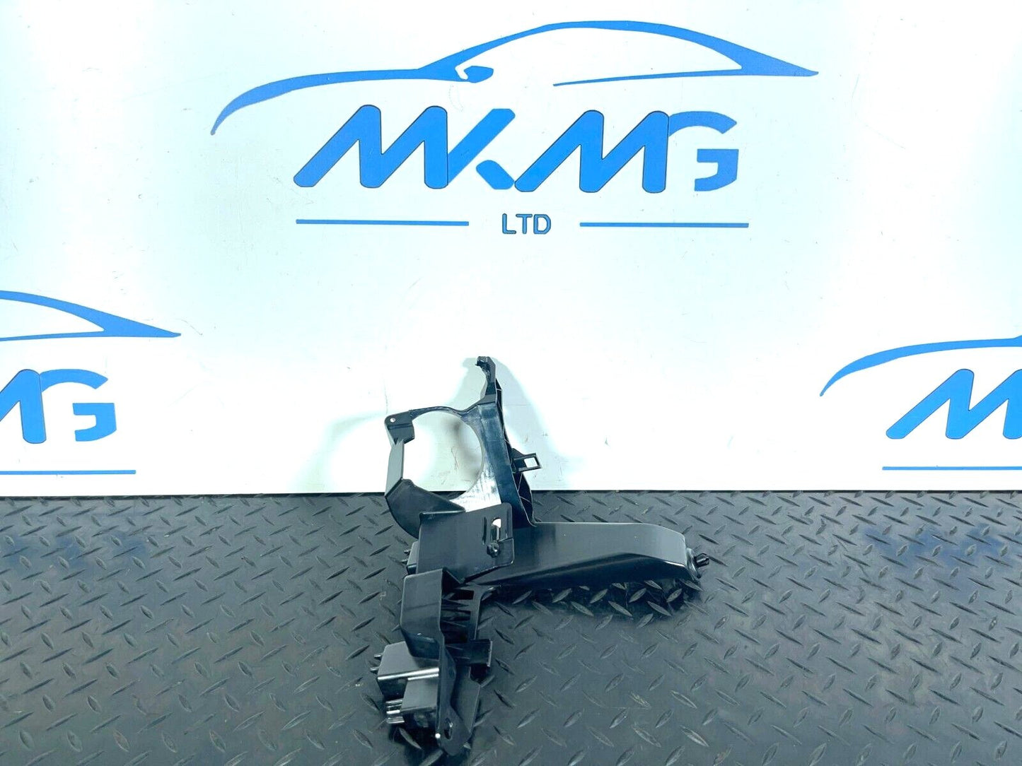 16-23 AUDI A5 F5 SPORTBACK S-LINE RIGHT D-PILLAR TRIM BRACKET 8W8867730A