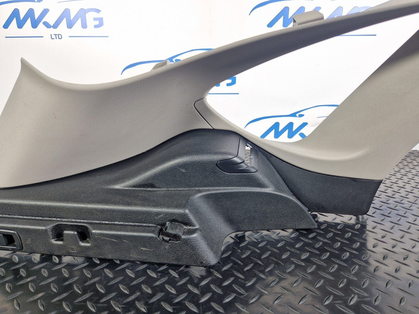 14-21 BMW 2 F45 DRIVER N/S INNER TRIM WITH SEAT ADJUSTMENT SWITCH 7365575