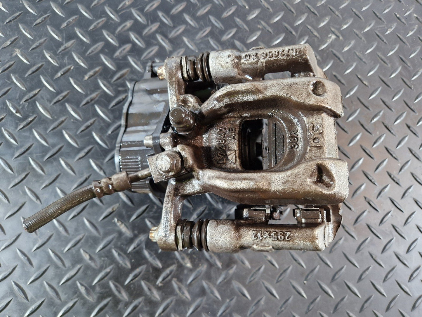 19-ON MERCEDES BENZ B CLASS W247 REAR RIGHT SIDE BRAKE CALIPER A2474230498