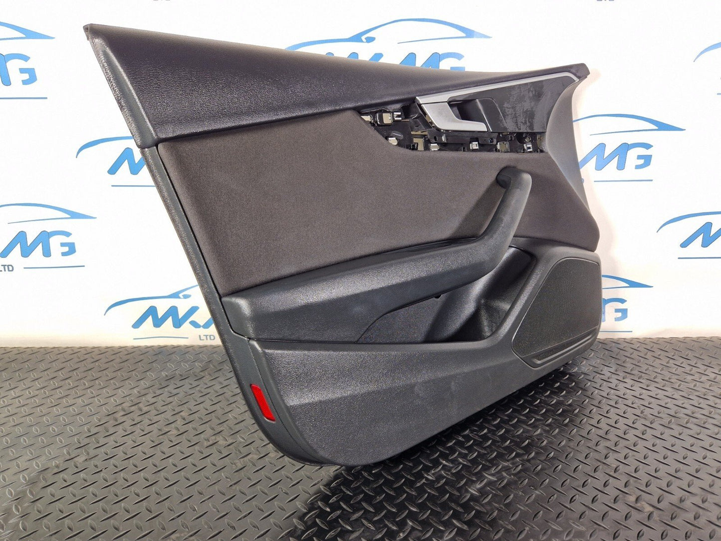 16-19 AUDI A4 B9 GENUINE FRONT PASSENGER SIDE DOOR CARD PANEL 8W0867133