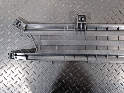 18-ON MERCEDES BENZ SPRINTER W907 W910 2.2 CDI CABLE DUCT COVER A9105460000