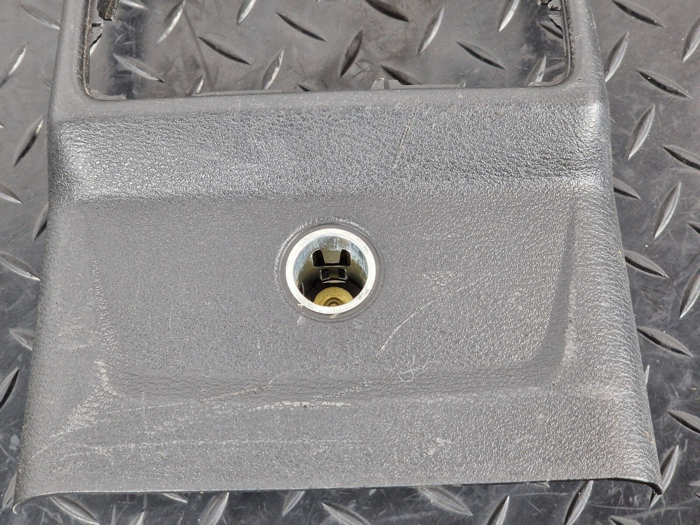 16-22 BMW X1 F48 REAR CENTRE CONSOLE SURROUND TRIM PANEL 9335205 MINOR SCRATCHES