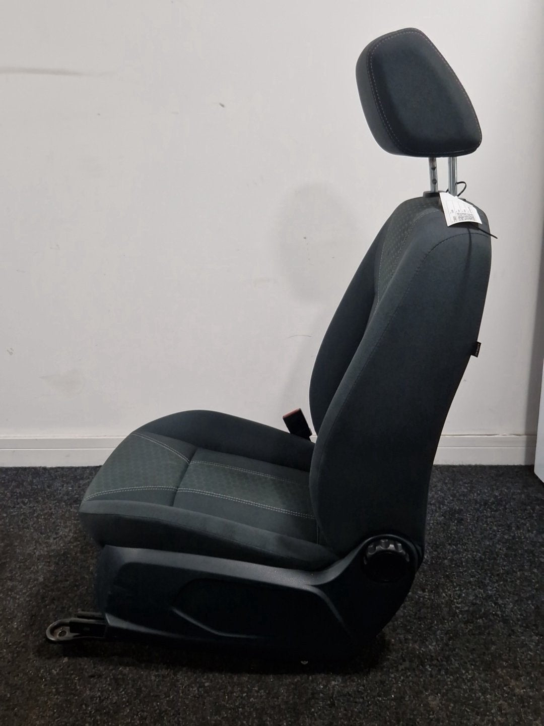 Ford Fiesta MK7 (B299) Hatchback Left Front Seat