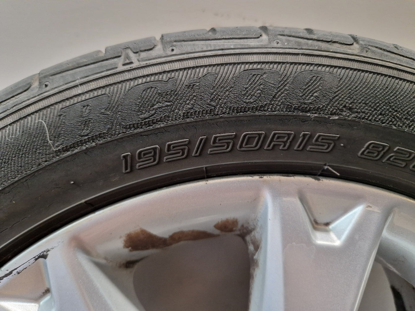 Ford Fiesta MK7 15" Alloy Wheel with Tyre 195/50/15 ~3mm 8V21-1007-GA