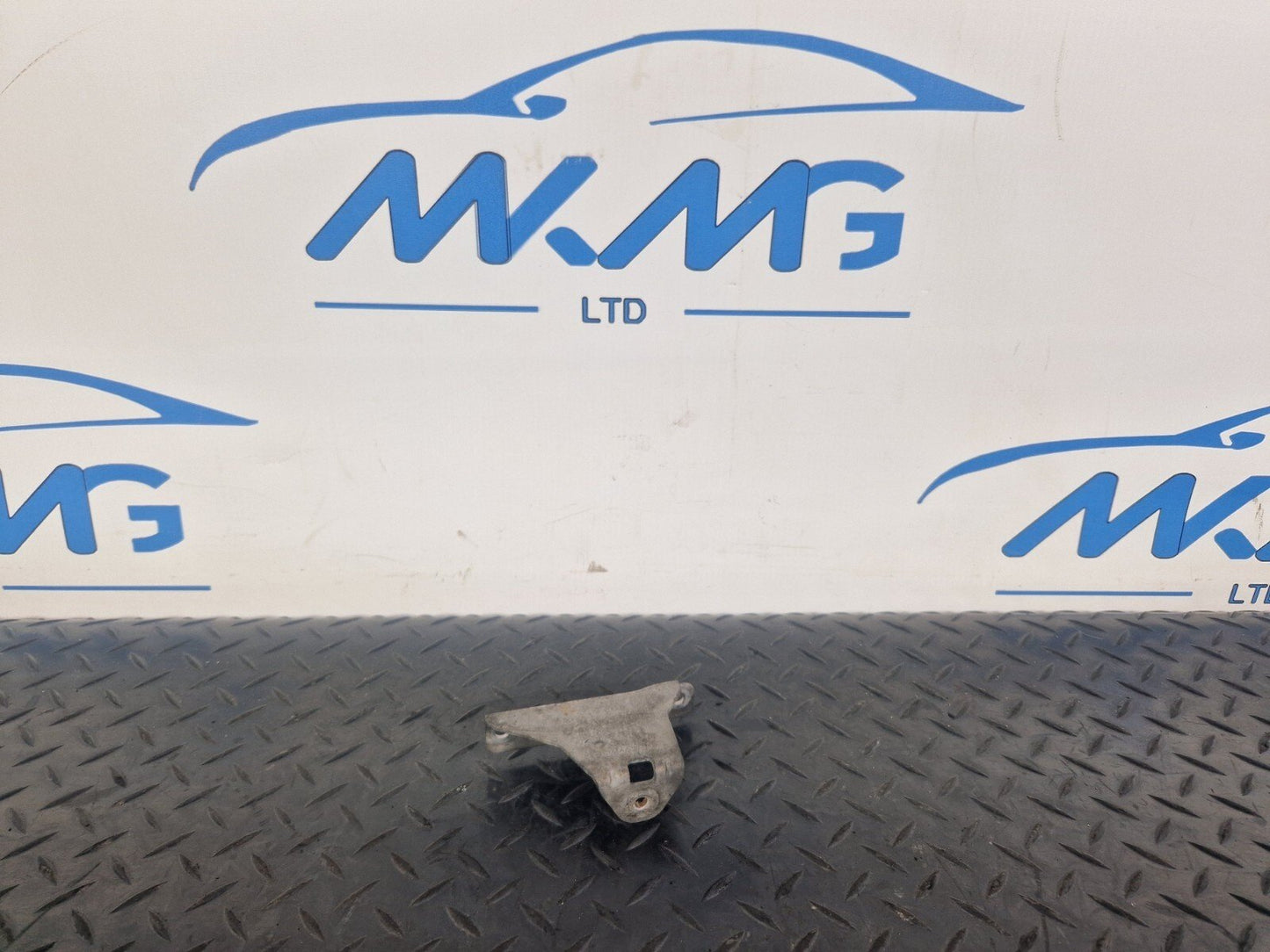 14-21 MERCEDES BENZ C300h W205 INTAKE MANIFOLD CARRIER BRACKET A6510983239