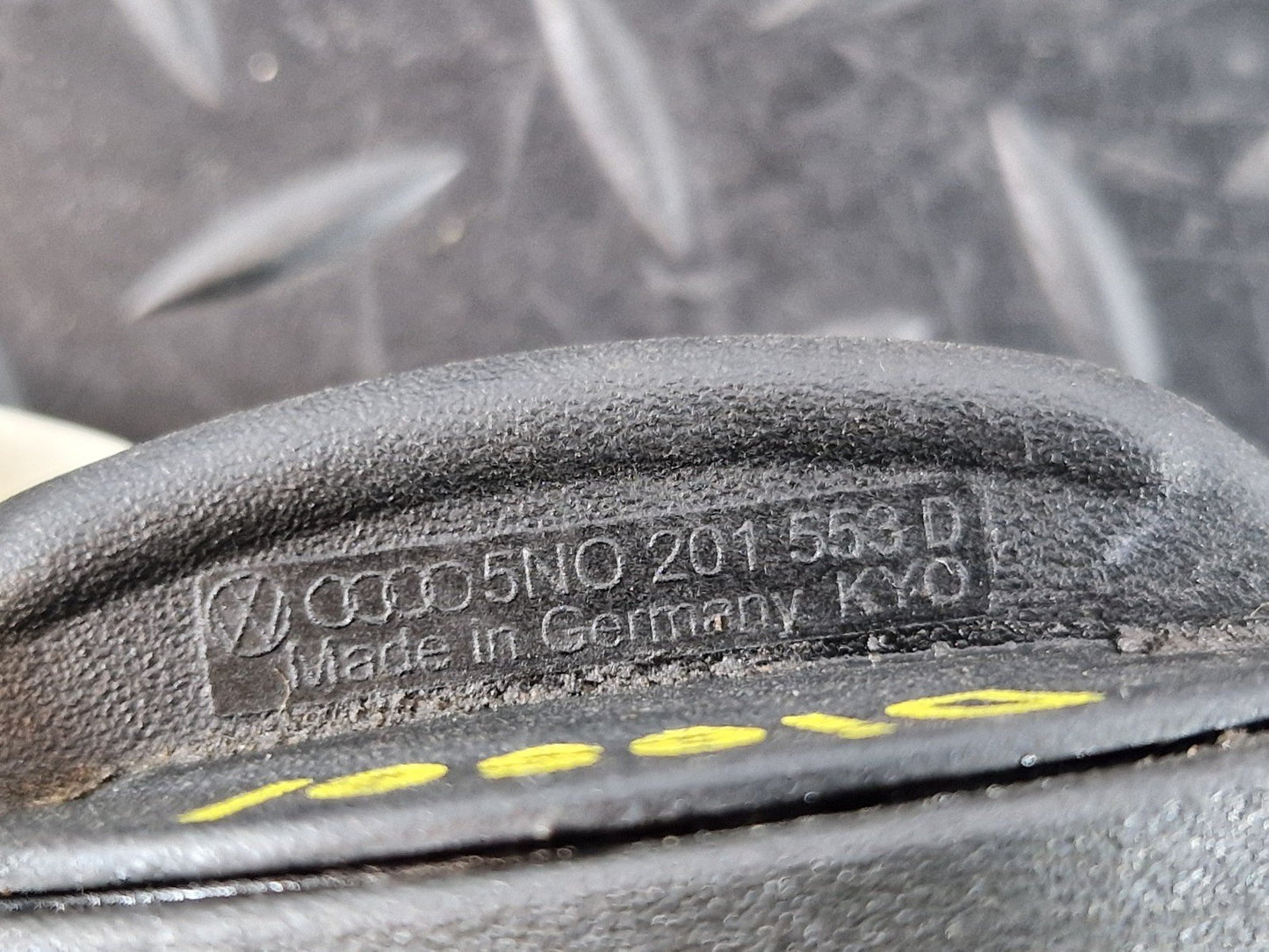 16-20 AUDI Q7 4M GENUINE DIESEL TANK FILLING CAP KN0201553D